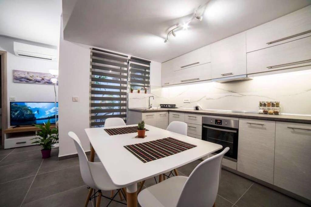Brand New Aprt With Backyard In Lycabettus Hill ! Appartement Athene Buitenkant foto